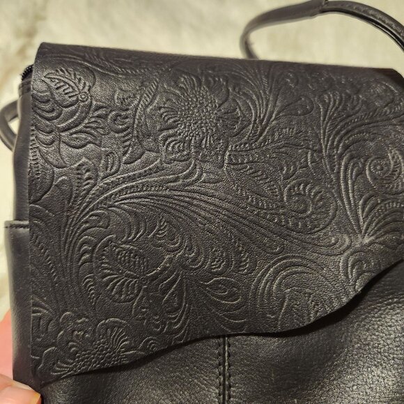 ili Soft Black Leather Purse With Tooled Design and Raw cut Rawhide Flap, Adjust - Picture 2 of 11